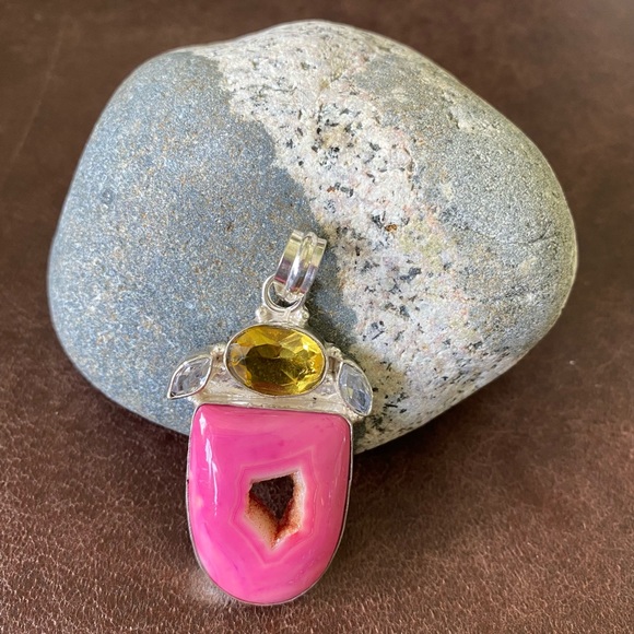 Beautiful hand crafted Pink Druzy, faceted Citrine and Amethyst pendant. - Picture 2 of 9